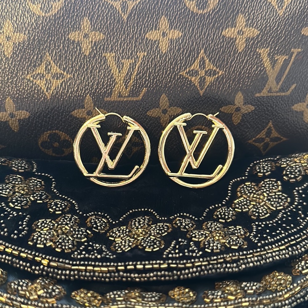SOLD💖💖💖💖💖Free gift included💖Hoop earrings LV